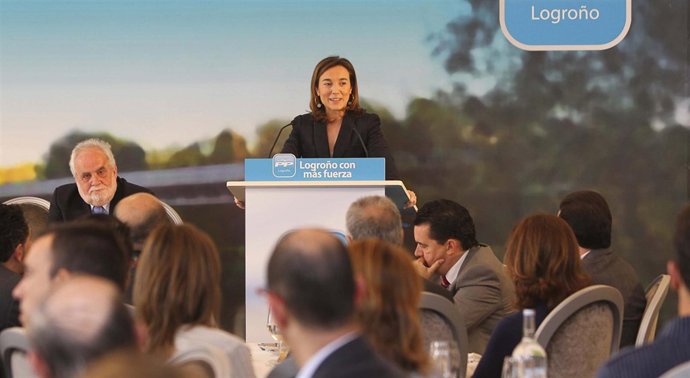 Cuca Gamarra En Una Conferencia