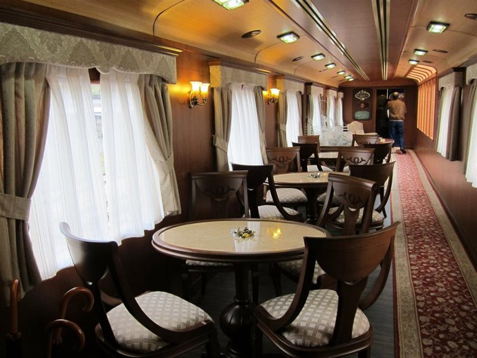 Uno De Los Salones Del Transcantábrico. 