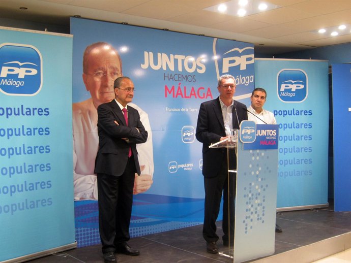 Alberto Ruiz-Gallardón, Junto Con El Alcalde De Málaga, Francisco De La Torre