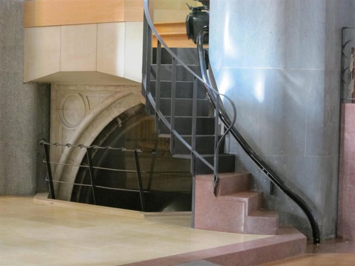 Parte De La Cripta De La Sagrada Familia