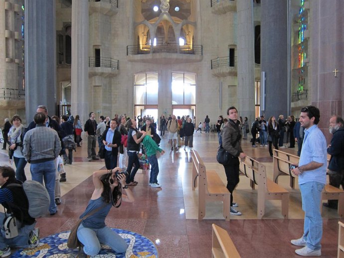 Turistas En La Sagrada Familia