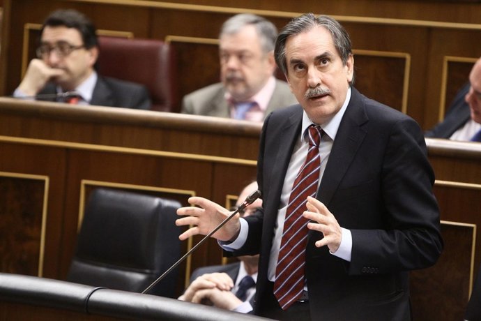Valeriano Gómez En El Pleno Del Congreso