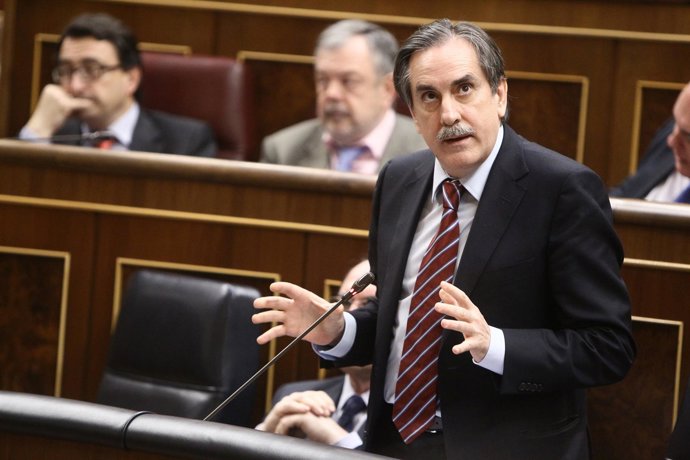 Valeriano Gómez En El Pleno Del Congreso