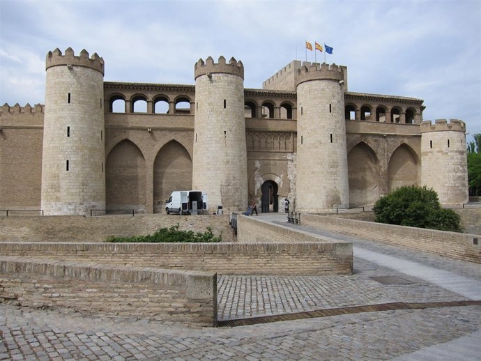 Palacio De La Aljafería, Sede De Las Cortes De Aragón