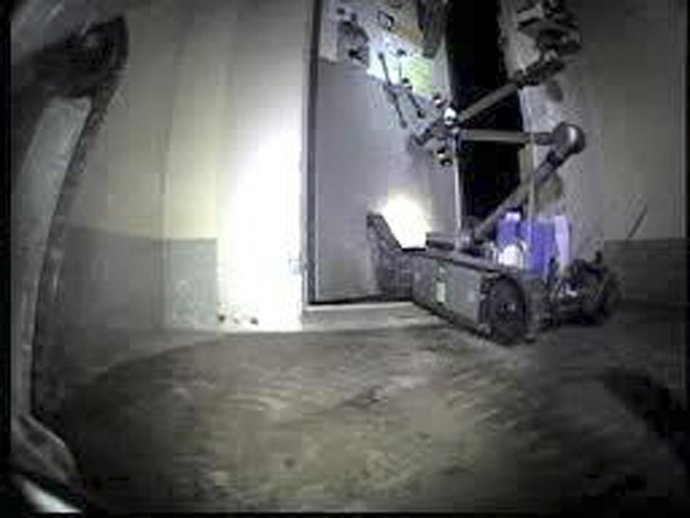 Imagen De Un Robot Dentro De La Central De Fukushima