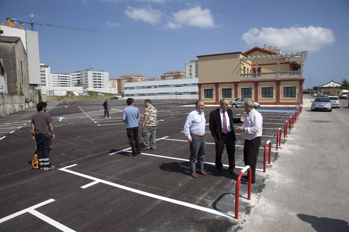 Aparcamiento de Cros en Camargo. 