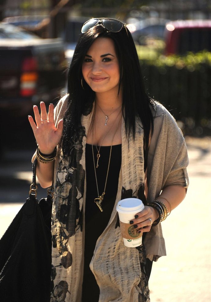 Demi Lovato Posando En La Calle