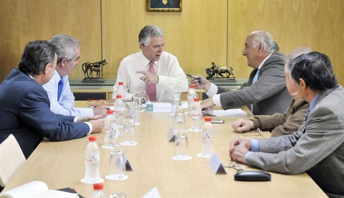 Menacho Se Reúne Con Las Escuelas Taurinas