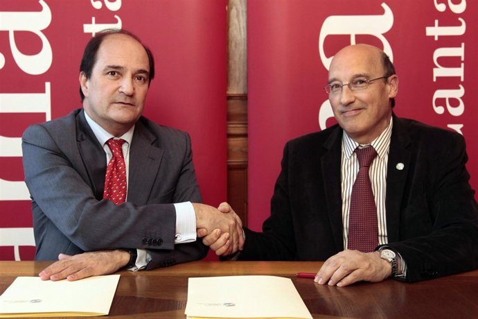 Firma Del Convenio Entre Gutiérrez-Solana Y Piñeiro