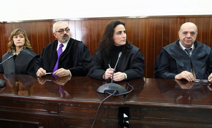 Letrados De Santiago Y Rosa Del Valle En La Sala