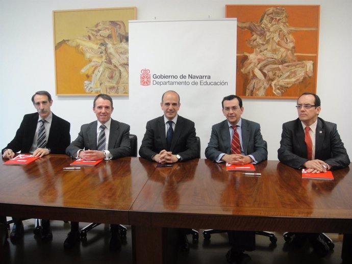 Martín, Lafuente, Catalán, Gómez Y Fernández Tras La Firma De Los Convenios. 