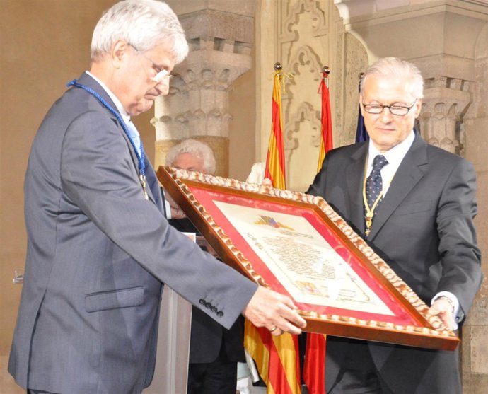 Medalla De Las Cortes De Aragón A Antonio Angulo