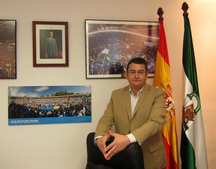 Antonio Sanz, En Su Despacho Tras La Entrevista