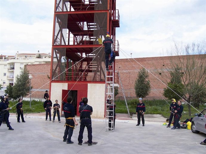 Alumnos De La Escuela De Extinción De Incendios Y Protección Civil De Diputación