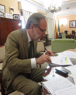 El Subdelegado Del Gobierno En Huelva, Manuel Bago.