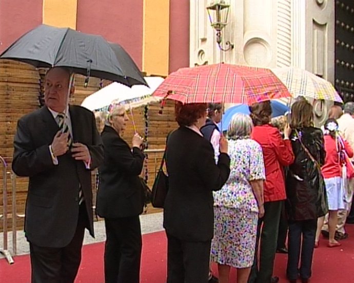 Sevillanos lamentan la Semana Santa de lluvia