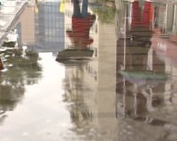 Las fuertes precipitaciones anegan distintas calles de la capital y dificultan la circulación en SE-30