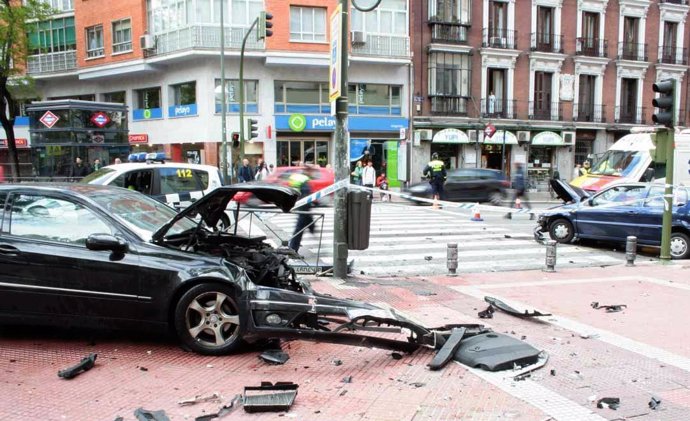 Accidente De Tráfico En Madrid, Glorieta Pintor Sorolla, A Las 11 De La Mañana D