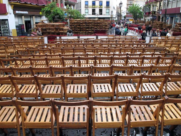 Las Sillas De La Carrera Oficial De Sevilla Vacías A Causa De La Lluvia