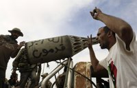 La OTAN bombardea el centro de Trípoli, según el Gobierno Libio