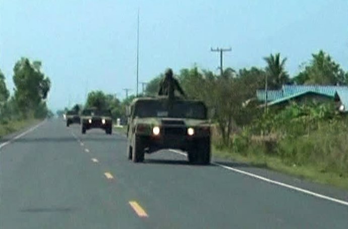 Tanques Van A La Frontera De Tailandia - Camboya