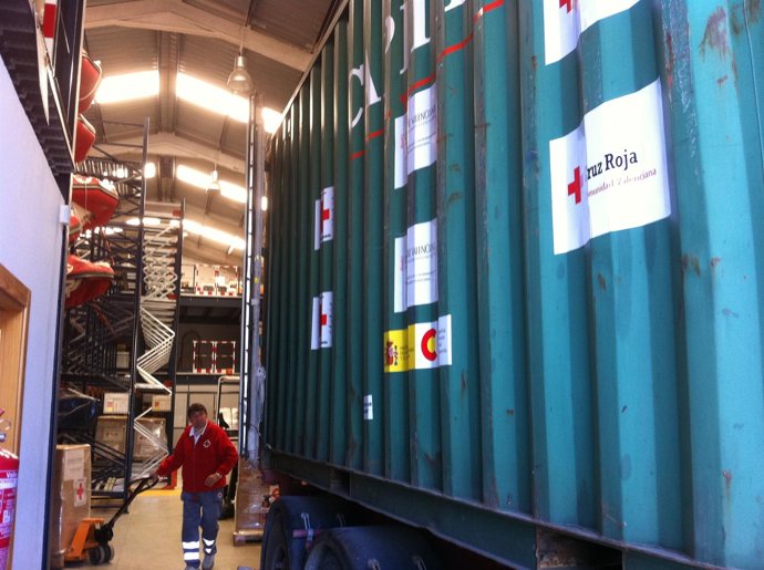 Contenedores De Cruz Roja Con Ayuda