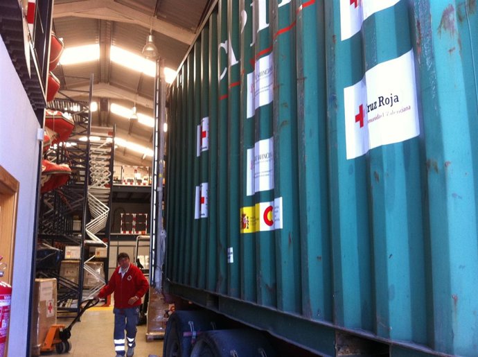 Contenedores De Cruz Roja Con Ayuda