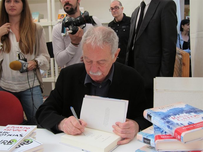 El Escritor Eduardo Mendoza