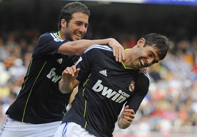 Kaka E Higuaín Del Real Madrid