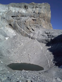 Lago Helado De Marboné Y Cilindro De Marboré