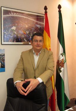 Antonio Sanz, En Su Despacho 