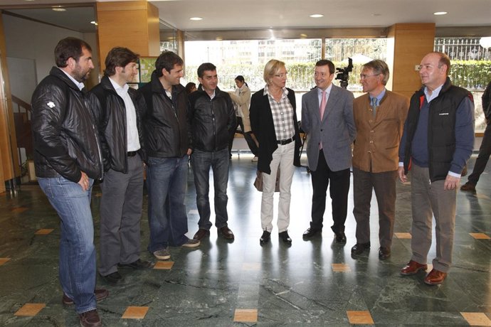 Almunia Y El Alcalde De Jaca Con Los Responsables De Las Estaciones De Esquí 