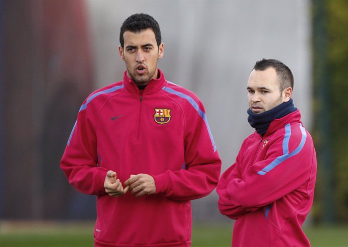 Sergio Busquets y Andrés Iniesta