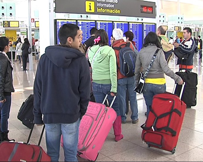 El Prat programa 899 vuelos este jueves