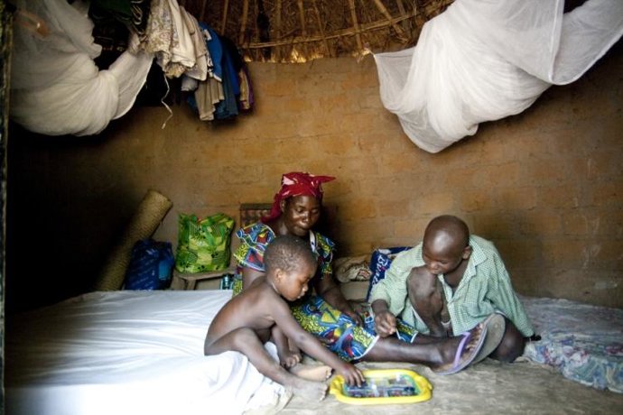 Enferma de malaria en África