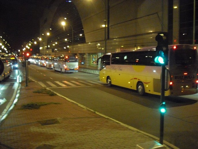Colas De Autobuses En La Estación De Méndez Álvaro De Madrid