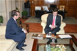 Reunión Con El Embajador