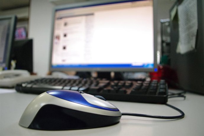 La atención telefónica se completa con aplicaciones informáticas.