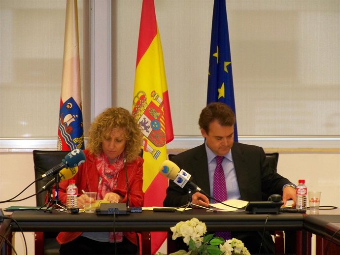 Firma Del Convenio Entre La Consejería De Educación Y La Empresa Leroy Merlin