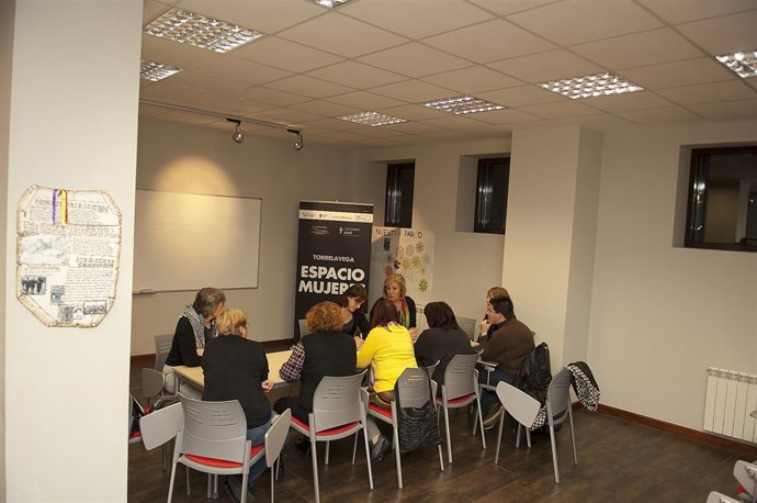 Alcaldesa De Torrelavega Con Mujeres