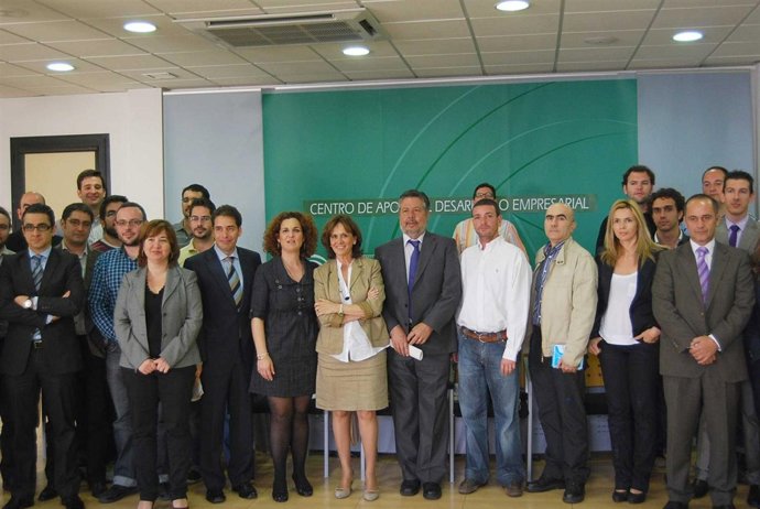 Martel, Junto A Serrano Y Jóvenes Empresarios De Málaga