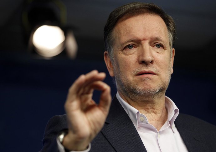 Primer Plano De Marcelino Iglesias