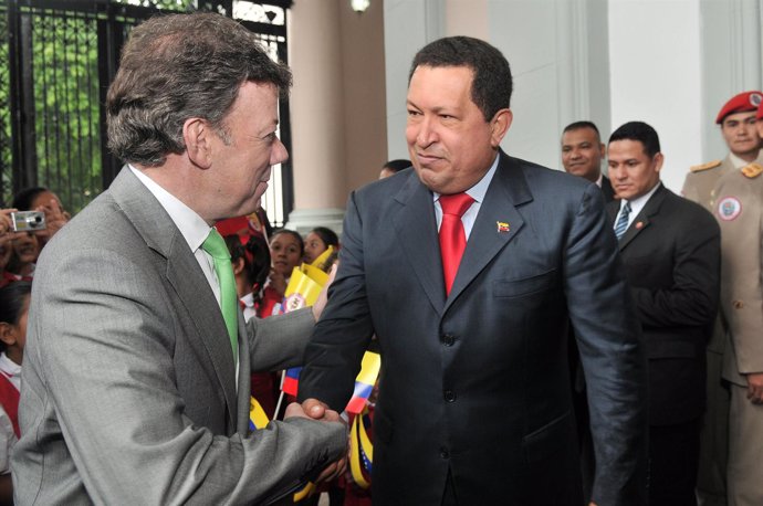 Los Presidentes De Colombia, Juan Manuel Santos; Y De Venezuela, Hugo Chávez.