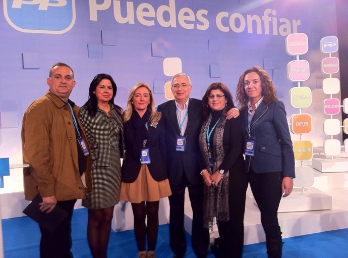 Imbroda Junto A Miembros Del PP.