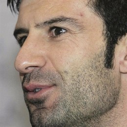 Luis Figo anuncia su retirada definitiva