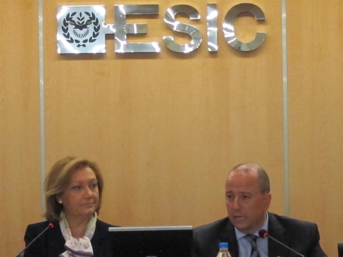 Rudi (PP) En Su Conferencia En ESIC