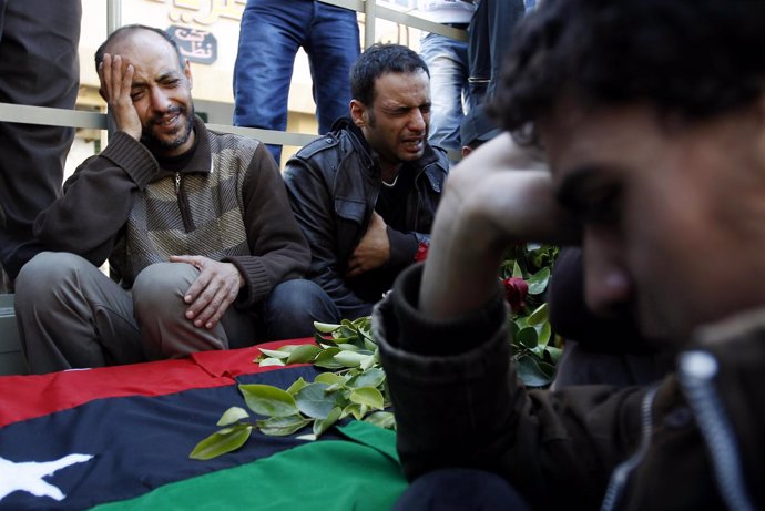 Cíviles Se Lamentan En Libia