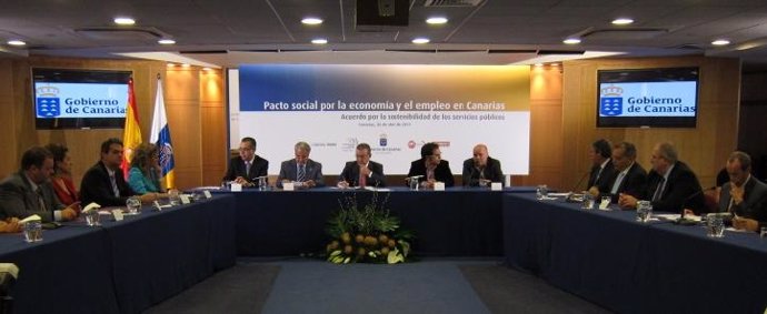 Firma De Los Acuerdos Entre Gobierno Canario, Sindicatos Y Empresarios