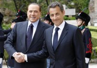 Berlusconi y Sarkozy piden el fin de la represión