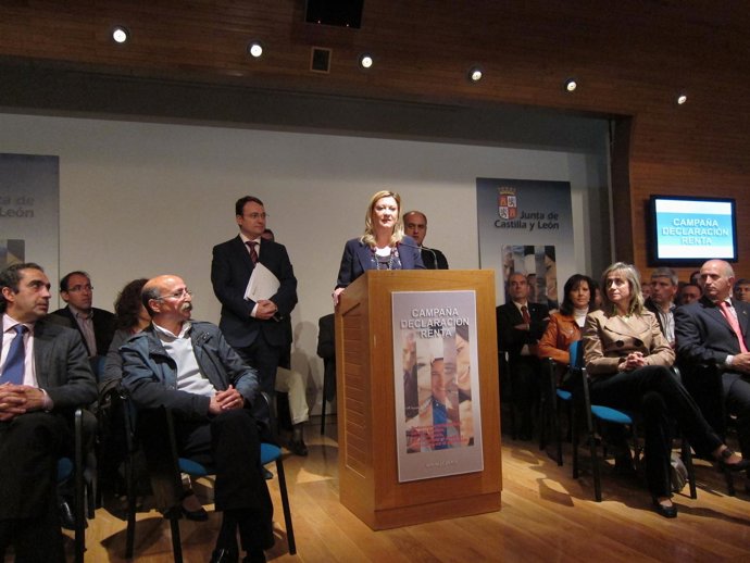 Firma De Convenios Entre La Junta Y Ayuntamientos Para La Renta 2010.